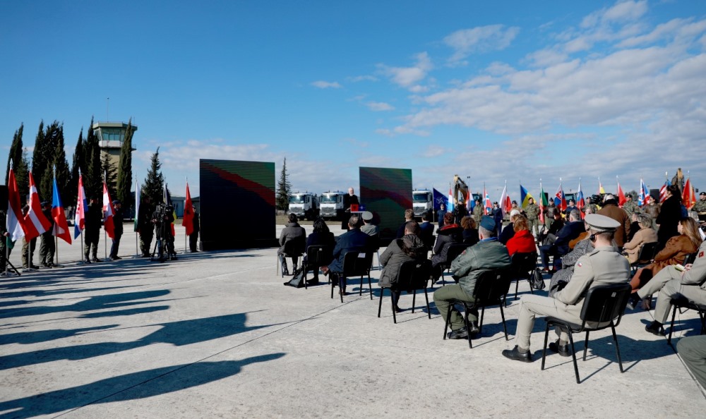 Nis modernizimi i bazes ajrore ne Kucove, rriten pagat per forcat e armatosura